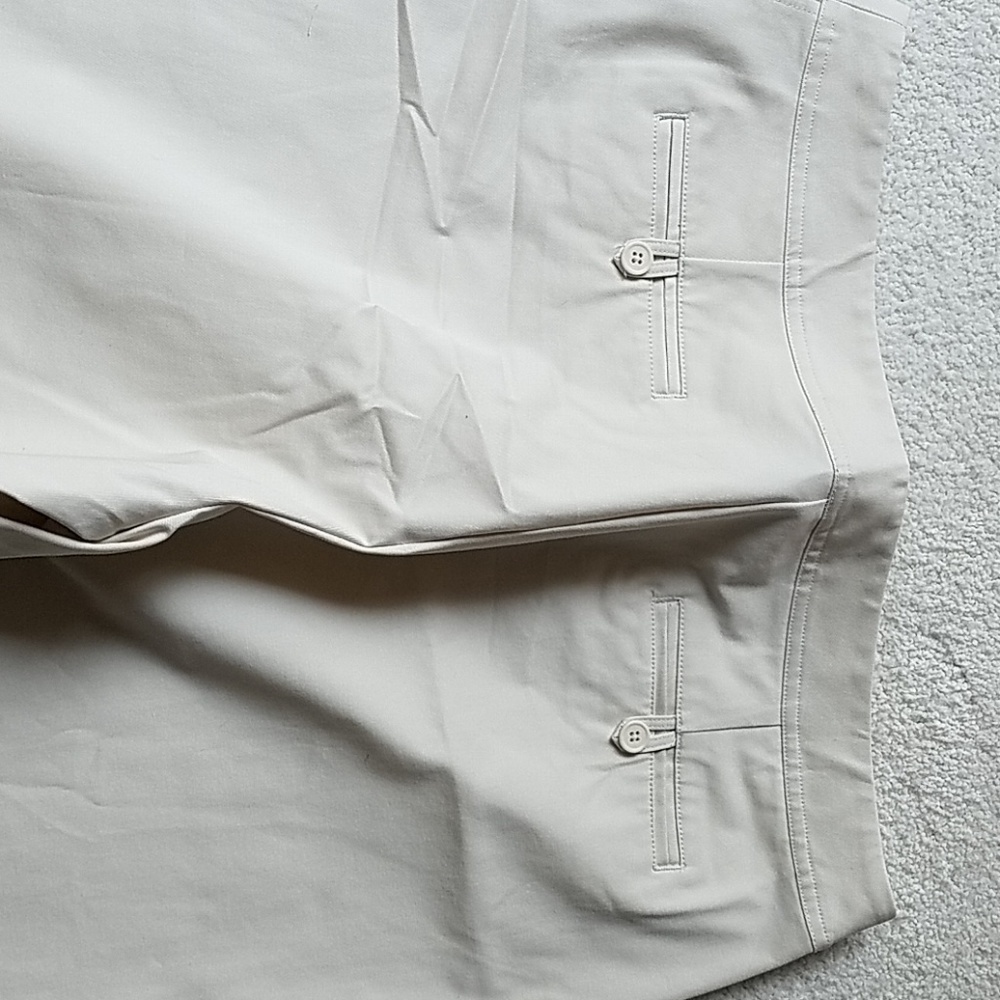 NWOT. Wide leg cropped pants - Picture 4 of 11